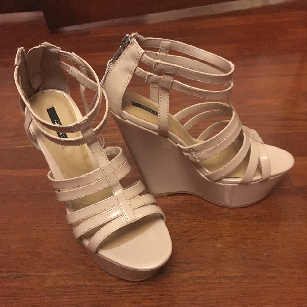 Beige wedges NWT